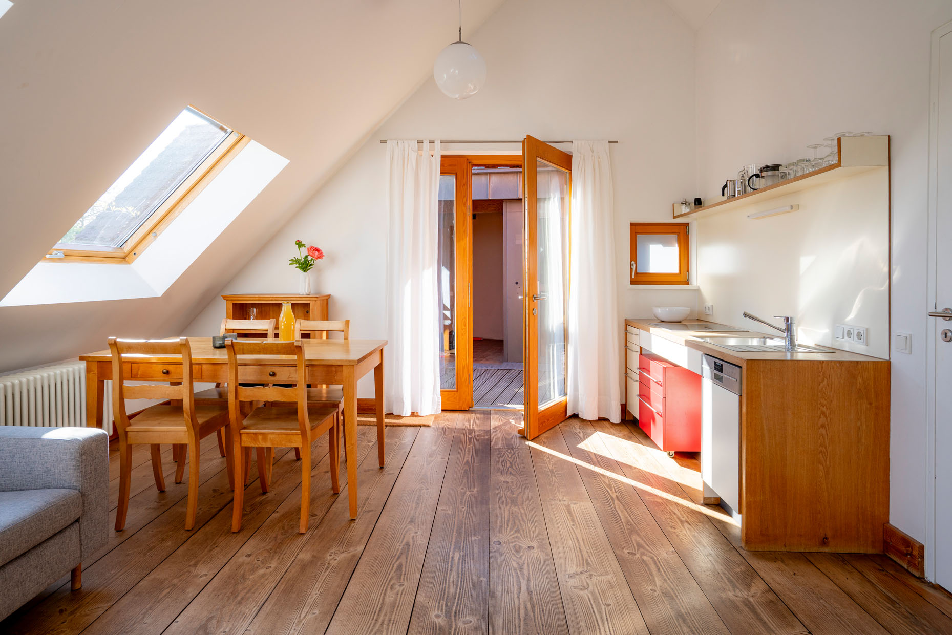 Deutschland, Mecklenburg_Vorpommern, Reetzow, Apfelgarten-Usedom, Mai 2025