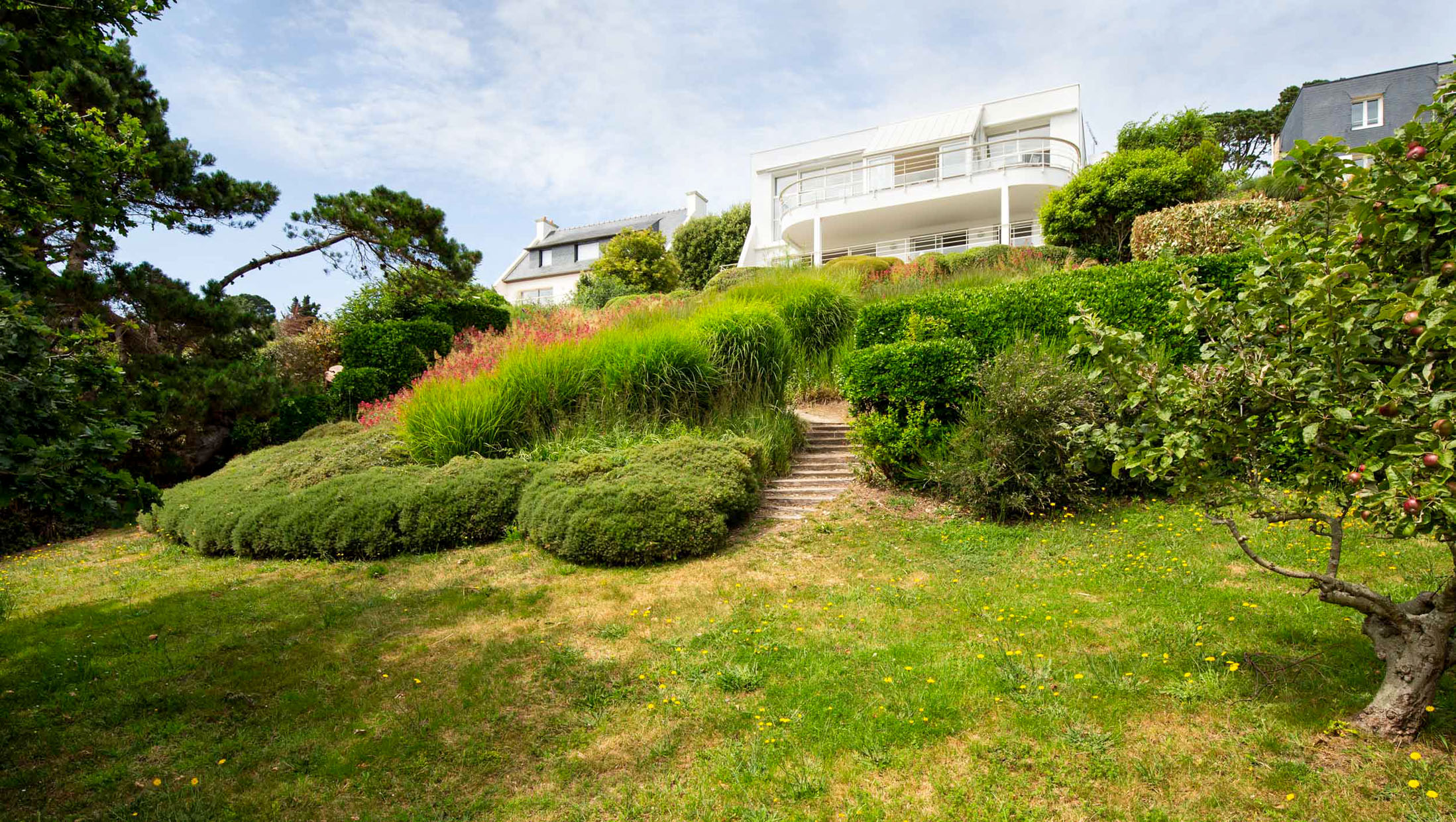 Ty Gwenn by the sea