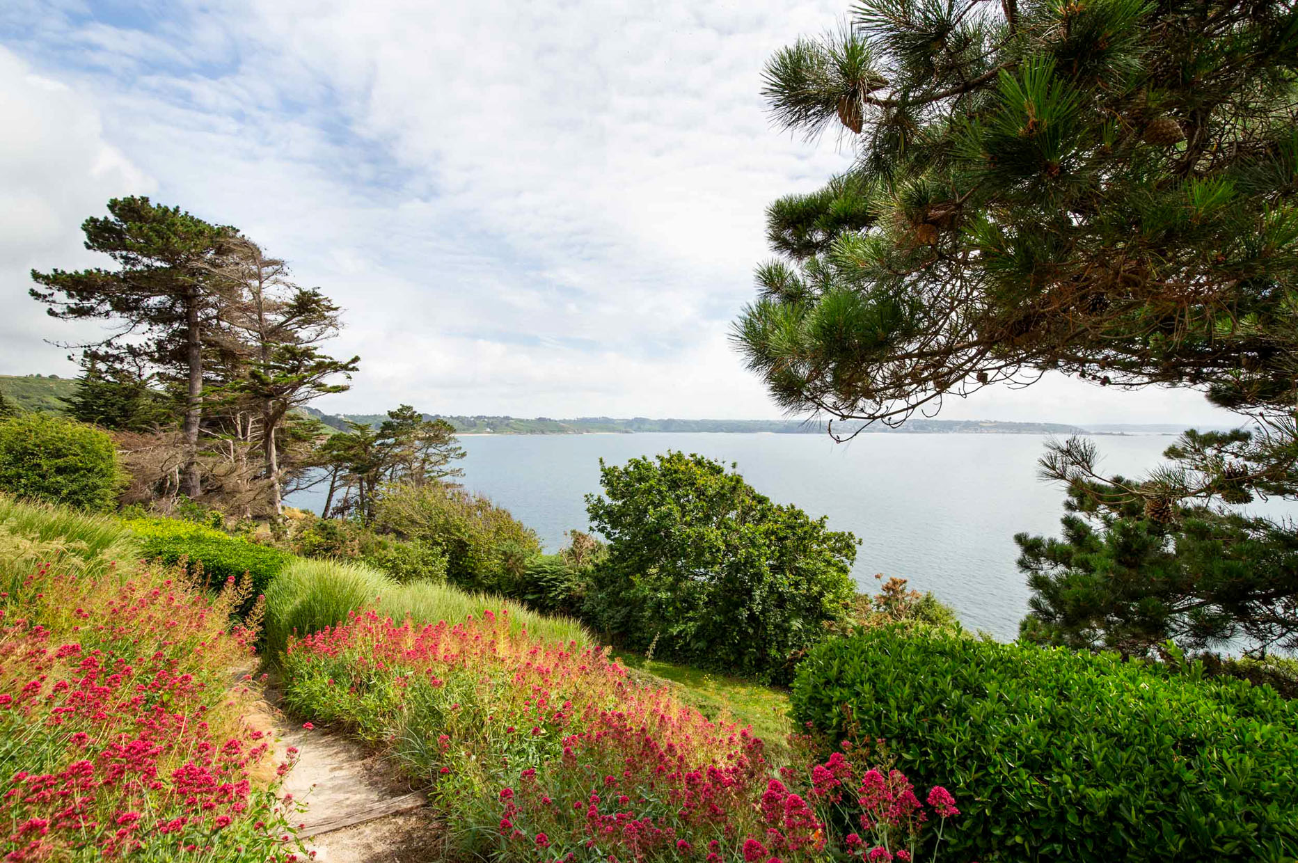 Ty Gwenn by the sea