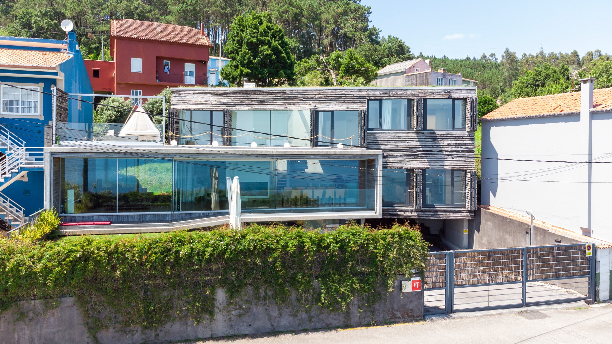 Dezanove House