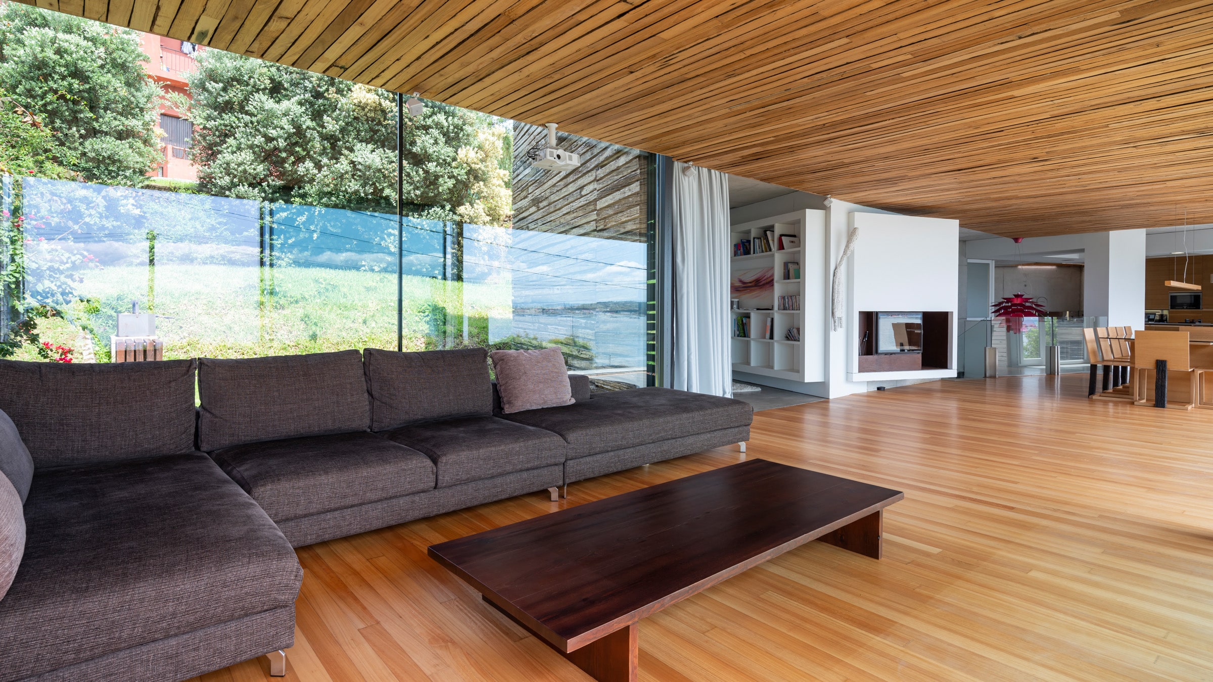 Dezanove House