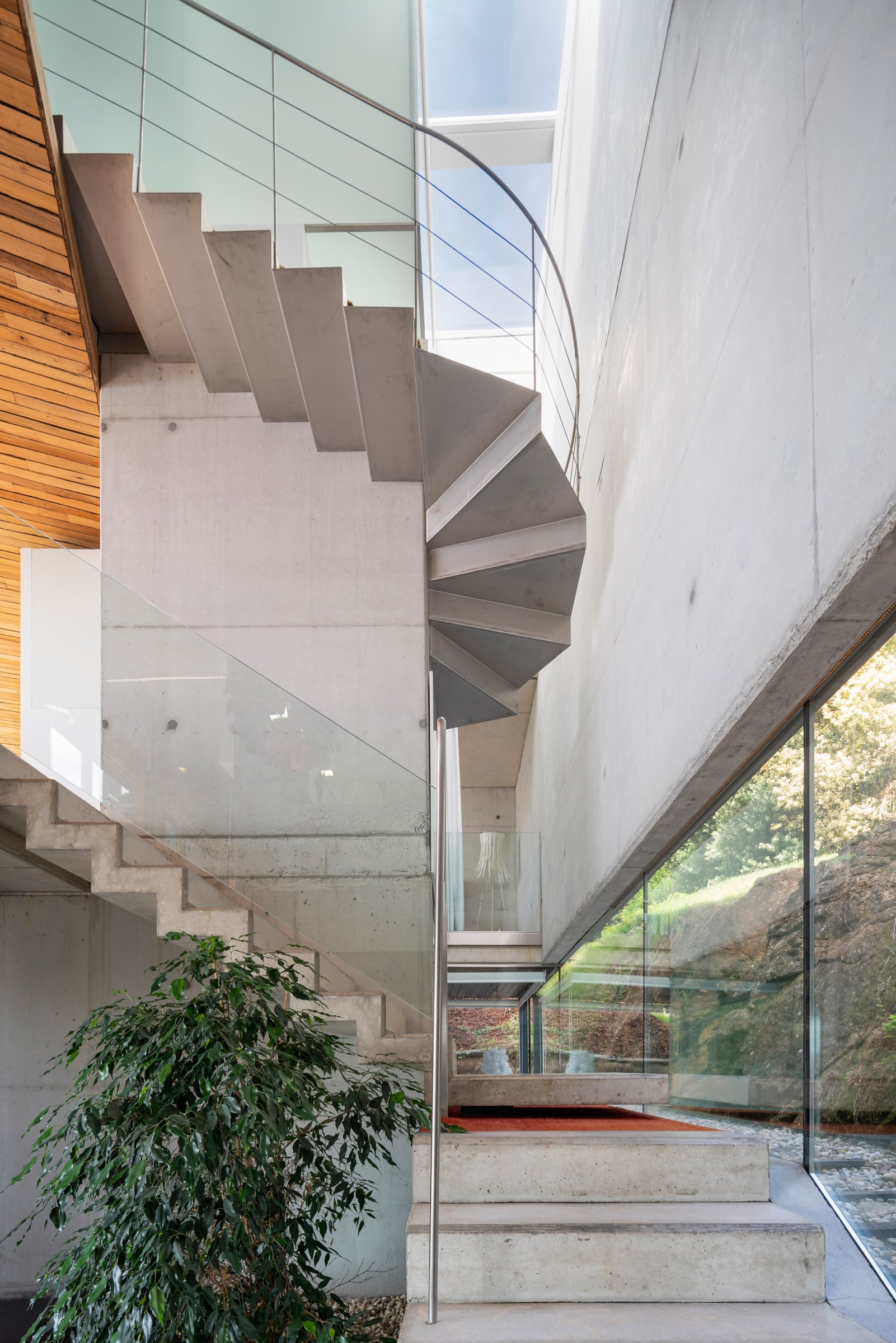 Dezanove House