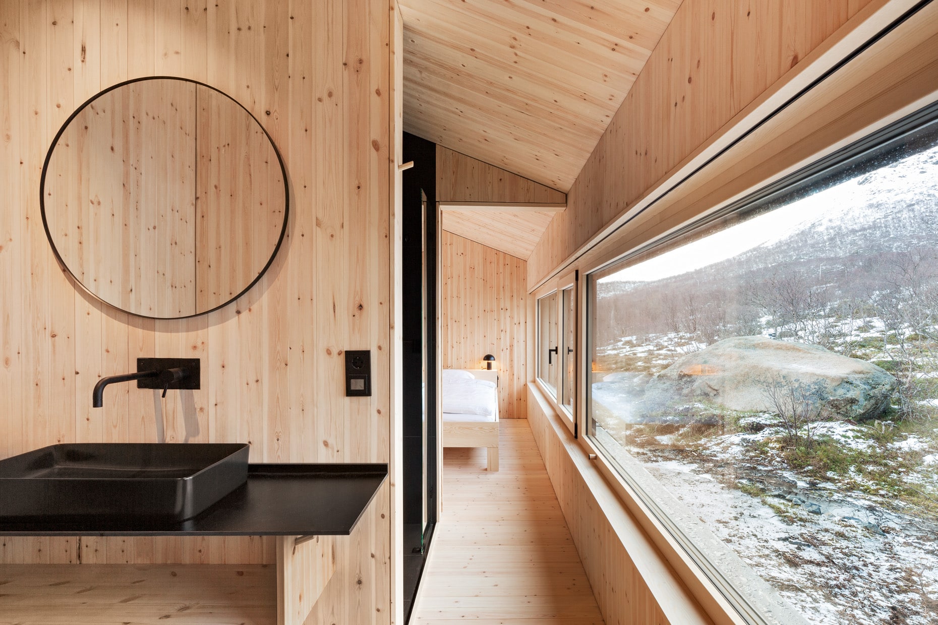 Black Aurora Nook