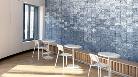 Geniales Upcycling: Alte Klamotte wird zum Wandziegel